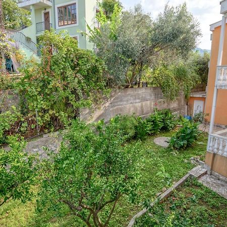Apartmani Bronhi Sutomore Exteriör bild