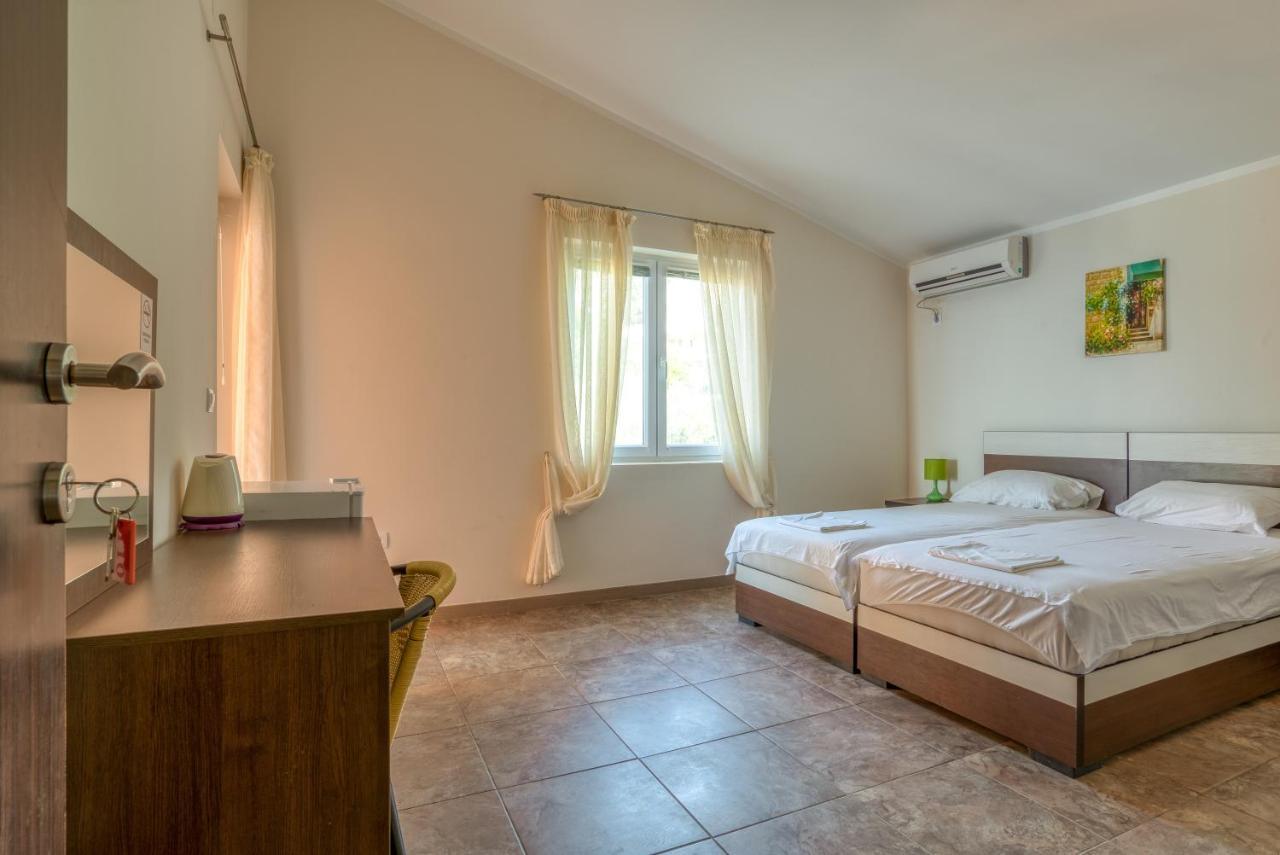 Apartmani Bronhi Sutomore Exteriör bild