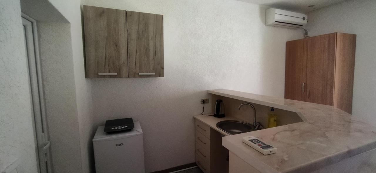 Apartmani Bronhi Sutomore Exteriör bild